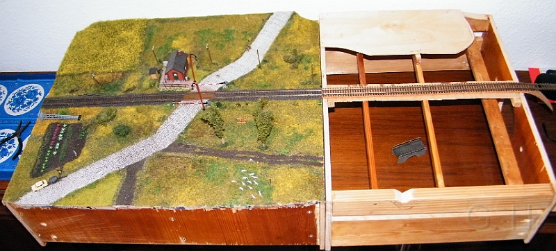 posten-10_01_10.2012.jpg - Bau der Erweiterung zum Posten 10. Die beiden Module haben jetzt ein Länge von 1m und werden künftig nur zusammen zum Einsatz kommen, da zwischen den beiden Modulen der Geländeschnitt nicht der AKTT-Norn entspricht.
