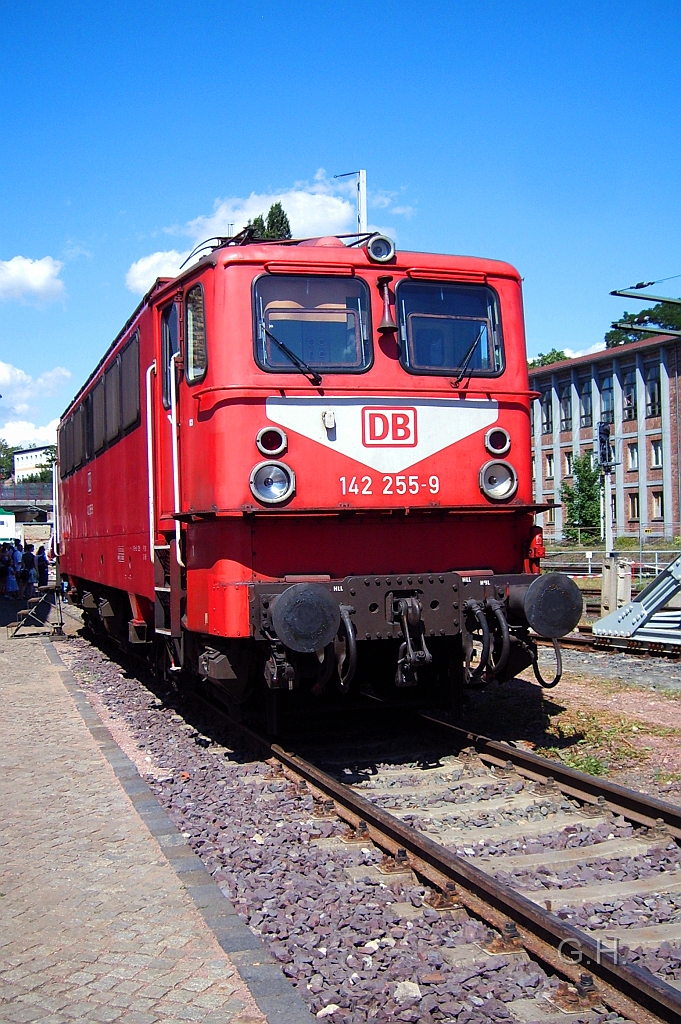 142_255_Halle_003(2).JPG - Am 5. Juli im DB Museum in Halle die E 42 255 der DR in Ihrer letzten Farbgebung und Bezeichnung vor der Abstellung bei der DB AG.