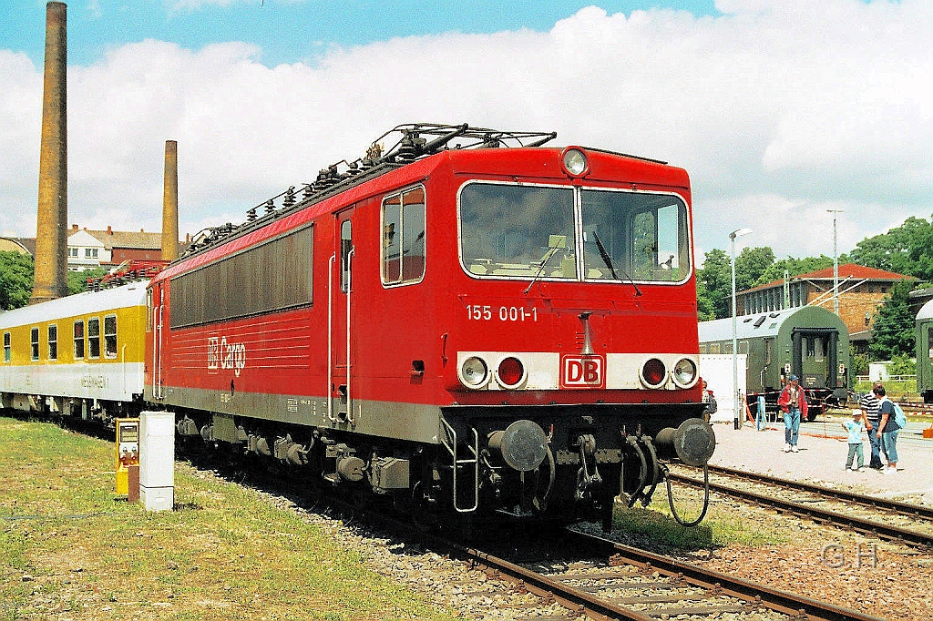155-001_5.7.08_bwp-halle.001.jpg - Die 250 001 der DR eine der Vorserienmaschienen mit großen Fenstern. Hier zu sehen im Farbkleid der DB Cargo als 155 001. Nach meinen Wissensstand sind alle Vorserienmaschien bereitz abgestellt worden. Zu sehen im DB-Museum in Halle am 5.7.2008.
