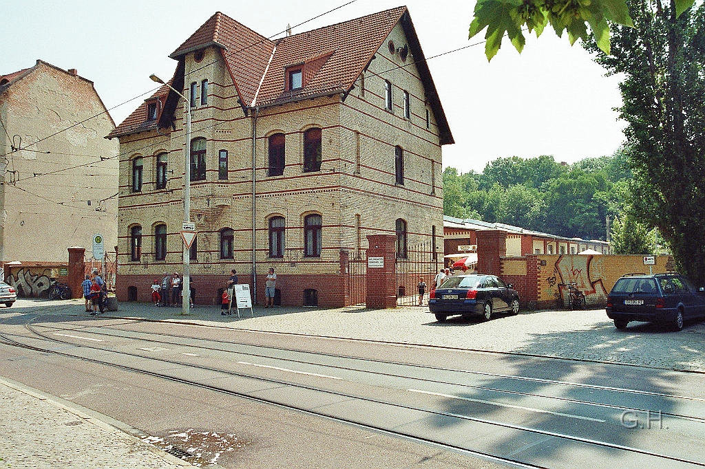 depot_seebener-str.09.06.2007.01.jpg - Das Museumsdepot der Straßenbahn in der Seebener Straße am 9. Juni 2007 mit den alten Verwaltungsgebäude u. den dahinterliegenden Depot.